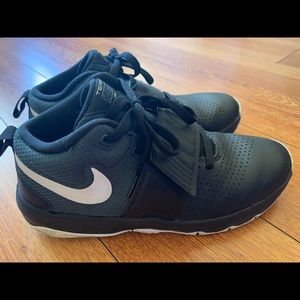 Nike Kids Team Hustle D8 Shoes (used)